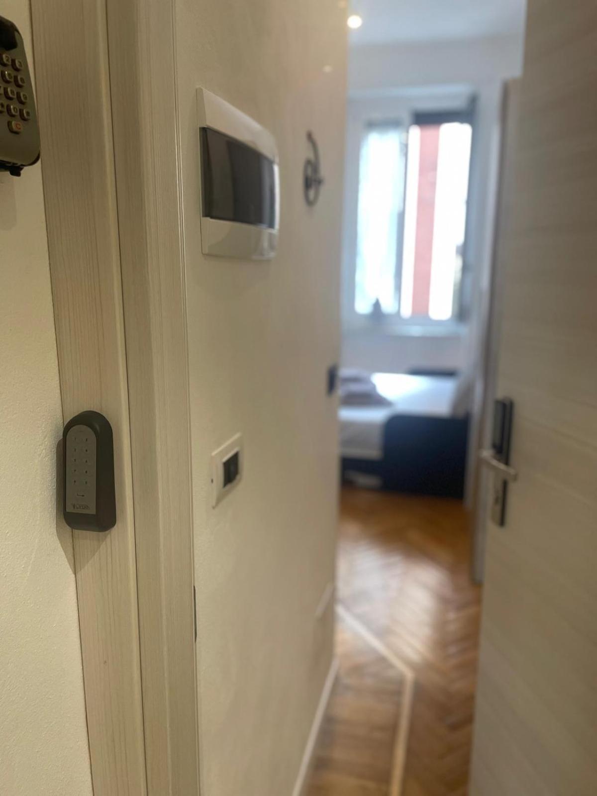 Drooms 4,0 Domotic Smart Self 24H,7 Vicino Treni Porta Susa E Centro Storico Turín Exterior foto