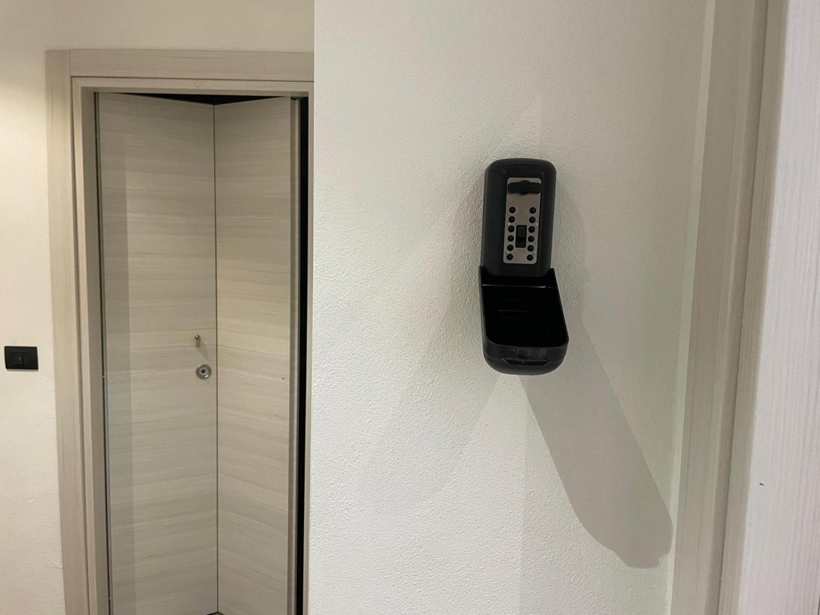 Drooms 4,0 Domotic Smart Self 24H,7 Vicino Treni Porta Susa E Centro Storico Turín Exterior foto